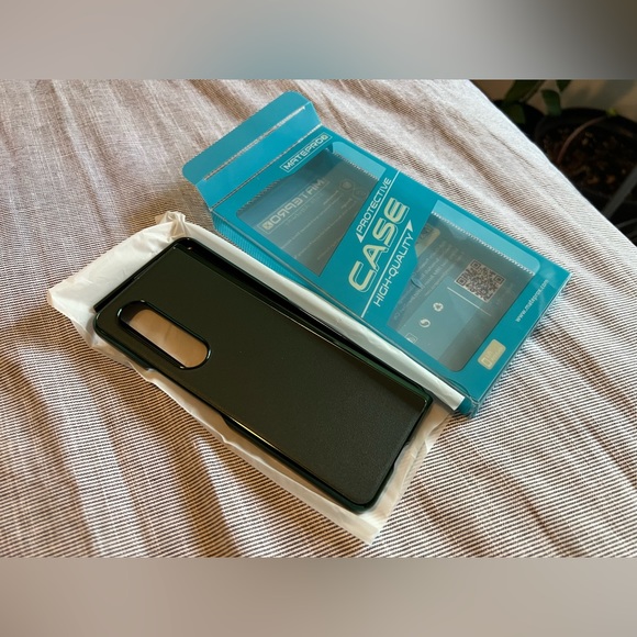 Samsung Galaxy Z Fold 3 Case Forrest Green - Picture 2 of 2
